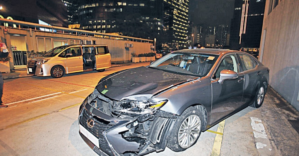 1月5宗剷上行人路 疑無拉手掣 觀塘私家車「打白鴿轉」傷3途人