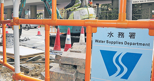 路署修葺延1年封路21月 爆水管水務署花49日閂掣 街坊最長7日無水沖廁