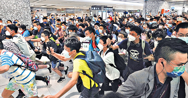 東鐵過海今迎上班日 轉車站恐逼爆 繁忙2.7分鐘1班