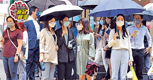 疫情橫行2周未跌 學者推算將「低4位數」微彈 冬季或爆第6波