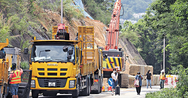西貢塌泥堵路5天未解封 村民歸家難 礙返工返學覆診 昨起僅限時開放