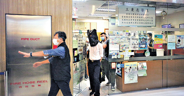 再拘3醫生涉濫發近萬「免針紙」 22「顧客」亦墮法網