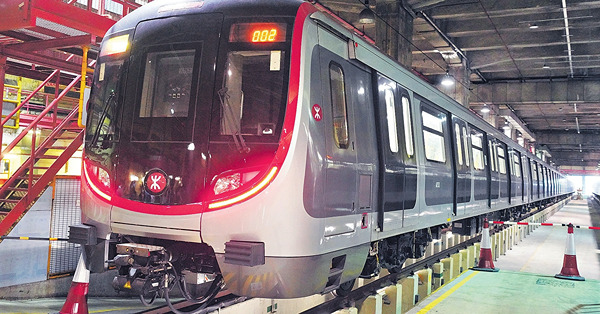 港鐵國產列車 周日觀塘線首載客