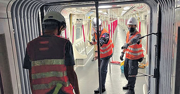 將軍澳綫事故 涉車勾緩衝器鬆開 港鐵︰未甩卡