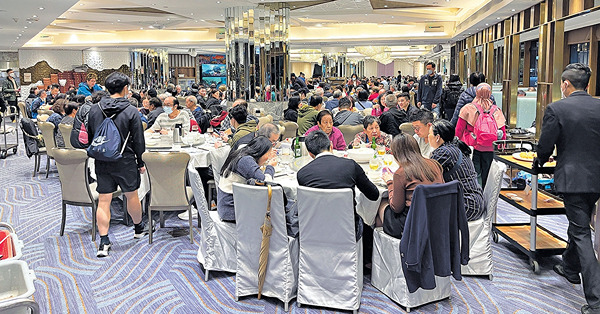 堂食大鬆綁 團年飯受惠7至9成滿 12人大盆菜銷情旺