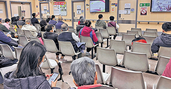 普通科門診復常首日 1400確診求醫佔配額近半 同室候診者：若睇醫生中招好諷刺
