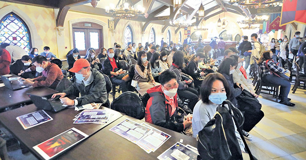 迪士尼開放日聘600人 過百人排隊 應屆DSE生粉絲應徵
