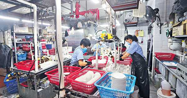 洗碗工無人做 業界月薪2萬搶人 人工漲食肆加價15%