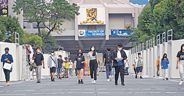 大三學生可應聘公務員 最快9月申請投考 楊何蓓茵︰非解決即時人才荒 人事顧問︰難成氣候