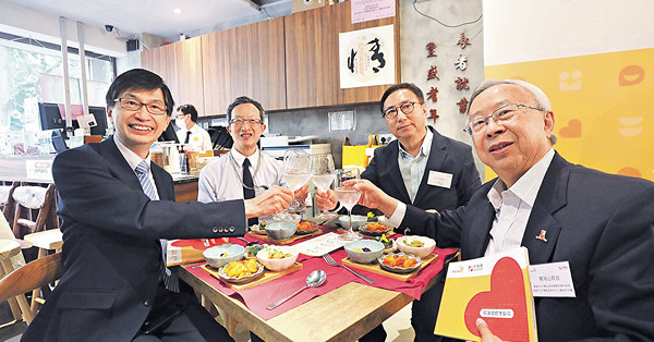 細分食物飲品9個狀態 社聯首份《照護食》指引 助難吞嚥者食得有尊嚴