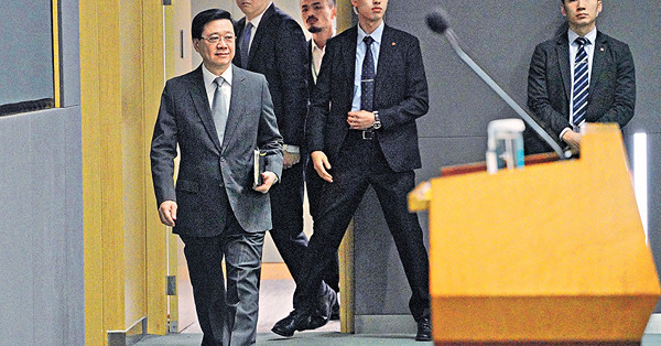 促國安處通緝8人自首 李家超︰終身追究 鄧炳強斥羅冠聰「現代漢奸」籲回港