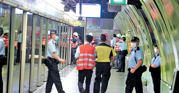 灣仔站乘客打開列車緊急出口斜道 港島線服務受阻