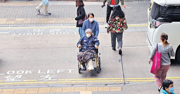 逾半本港輪椅使用者指無障礙設施不足 近9成人曾受不友善對待