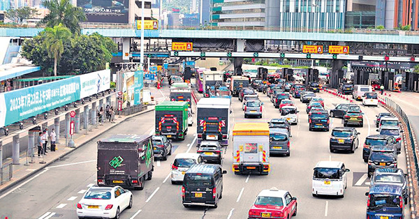 紅隧周日實施「易通行」凌晨封路 每小時15萬車可過 未必改善擠塞