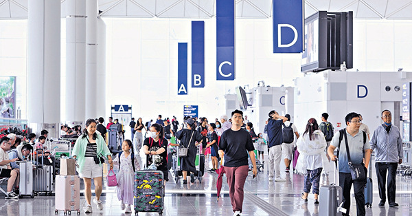 港機場客運量料明年底前完全恢復 國泰：缺人手運力減 料供求平衡票價始回落
