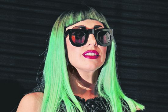 Lady GaGa奇裝異服的背後