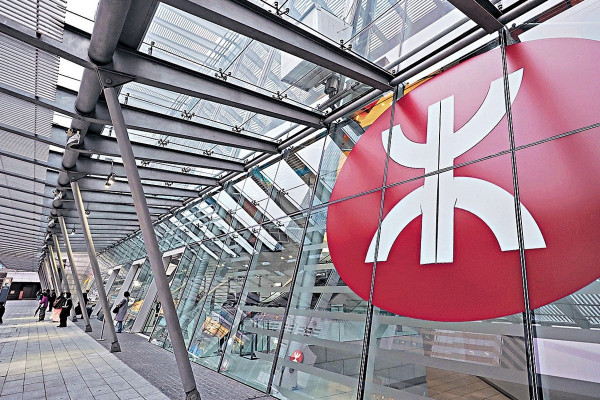 港鐵再解畫 工人為求方便剪短鋼筋