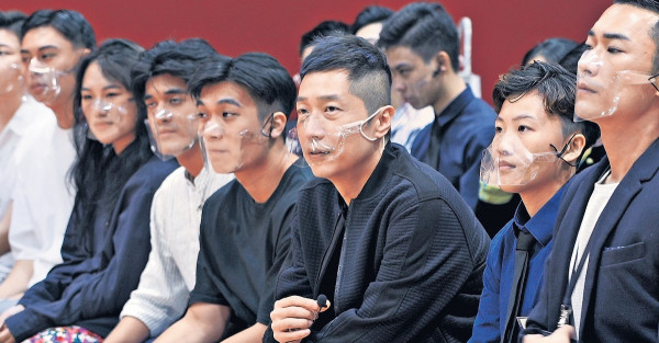 任無綫藝訓班校長「軍訓」學員 馬浚偉寄語：切勿自視為明星