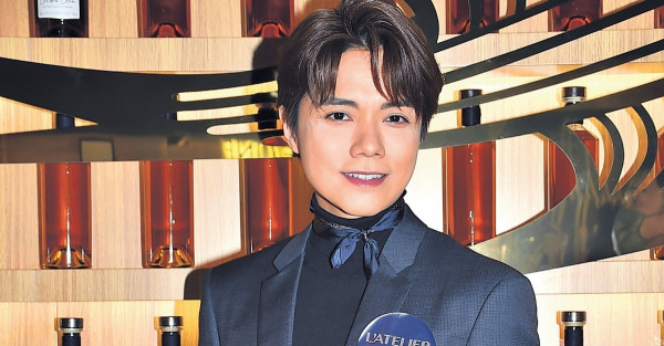 自爆已禁色多年 張敬軒預告穿大Deep V亮相