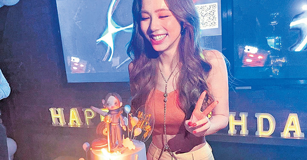 G.E.M.31歲生日 男友Mark曬合照高調放閃