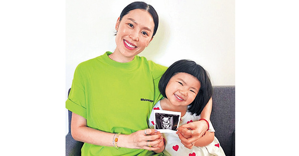 李璨琛太太宣布有喜 4歲Lucy榮升家姐