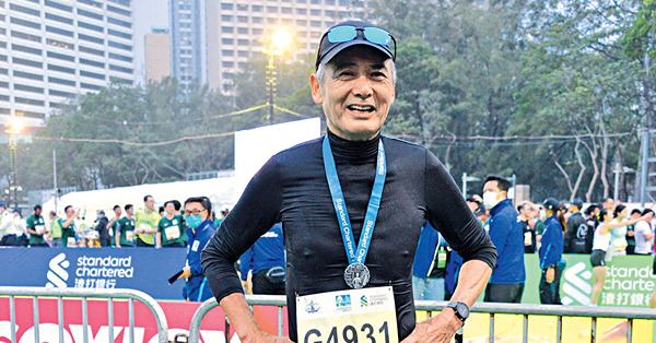 首度挑戰渣馬10公里賽 周潤發成跑手集郵對象勁親民
