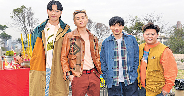 成「準億萬票房男星」 何啟華被ERROR三子強迫除底褲