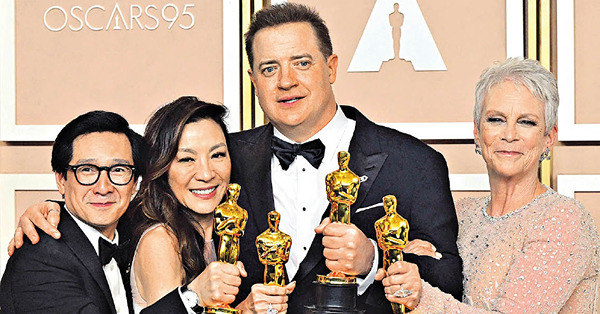 《奇異女俠玩救宇宙》奧斯卡掃7獎 楊紫瓊封后︰夢想再大也會成真