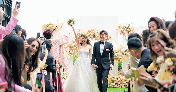 宣讀結婚誓詞激動爆喊 陳家樂最愛連詩雅夠蠢