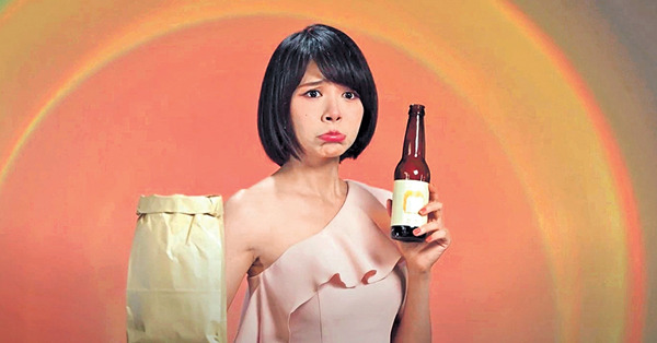 拍啤酒廣告NG扁嘴賣萌 林明禎豪言千杯不醉