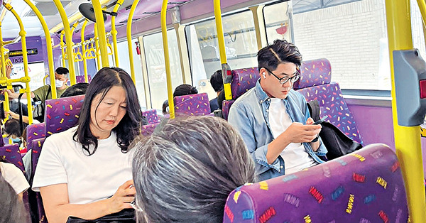 羅啟豪家住半山貼地搭巴士 豪殼︰《中年好聲音》戰友笑我慳