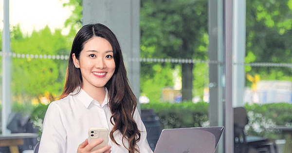 鄧佩儀請假返加國讀書終畢業！「潛水」年半疑宣布離巢