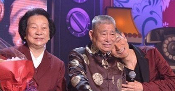 劉德華爸爸劉禮昨香港殯儀館設靈！華仔座駕中午先到未見妻女同行！晚上安排華仔天地會員弔唁