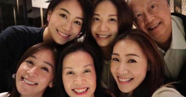 黃心穎爸爸離世享年75歲！婚禮與父親頭貼頭共舞父女情深！四千金繼續打理中醫爸爸研製心氣酒