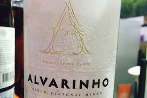 有趣的兩白一紅葡萄牙品種