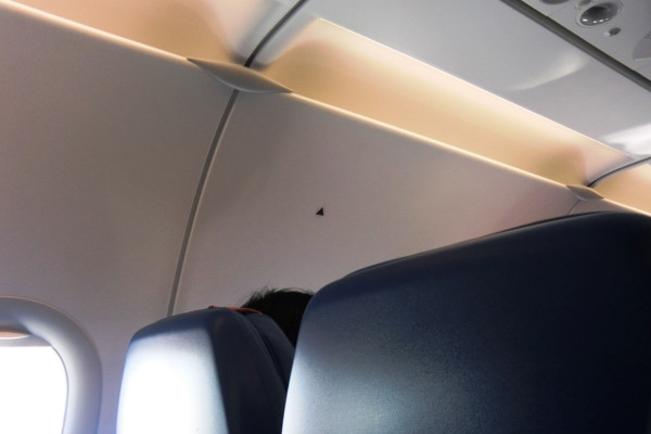 【開心大發現】如果你搭飛機時坐到「三角形標誌」下的位置...