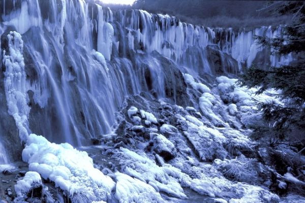 冬遊九寨溝晶瑩世界