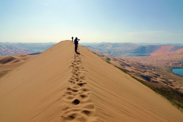 穿越最美的沙漠：巴丹吉林(中)
