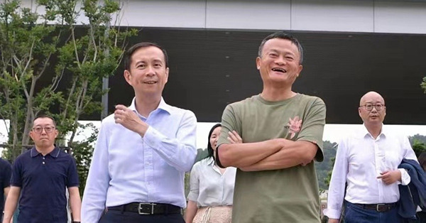馬雲露面，阿里(09988)必有搞作？！