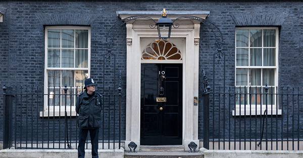 利率前景惹爭議，英倫政壇催變局