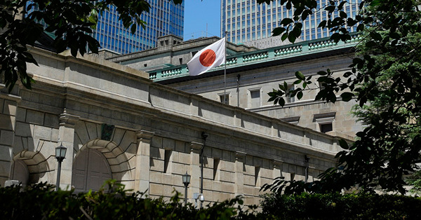 日本央行背摔日圓