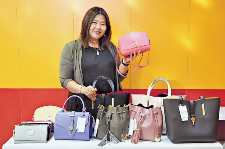 女生打造自家手袋 挪威賣魚儲錢