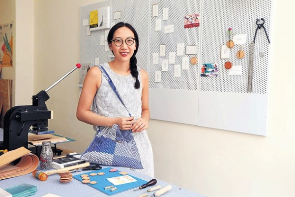 手作皮革書籤帶 靠商業合作突圍