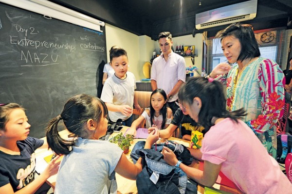 80後創「移動課室」 走遍全港上堂