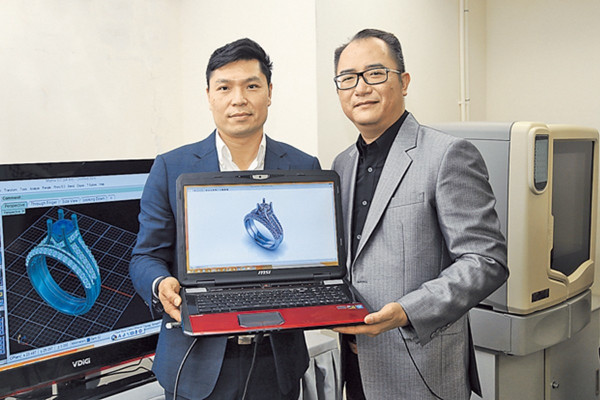 中年漢創業 主打3D打印首飾
