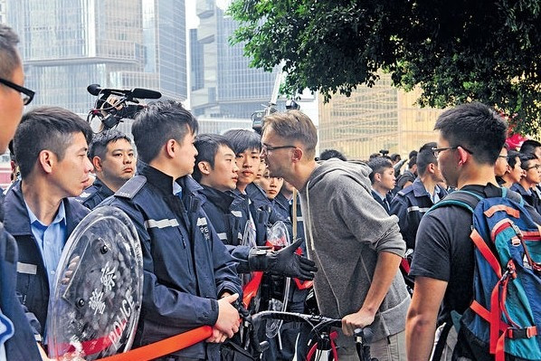 香港是否受威權管治？