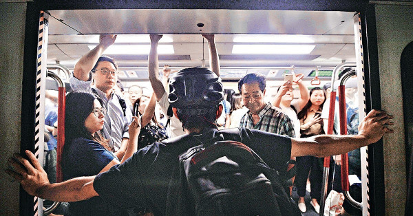 中央出手還是特區政府出手？