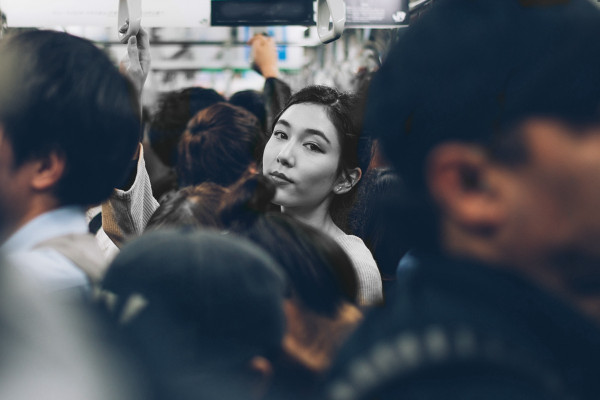 借機非禮？擠擁的車廂捉犯記