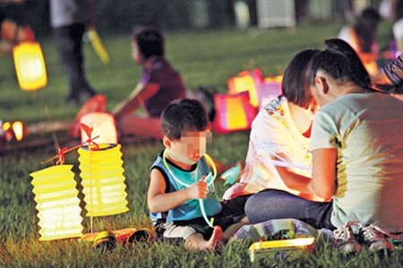 中秋環保災難 年棄熒光棒4000萬支 中秋環保災難 年棄熒光棒4000萬支