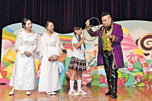 嚴謹 溝通 應變 三少女魔術中成長